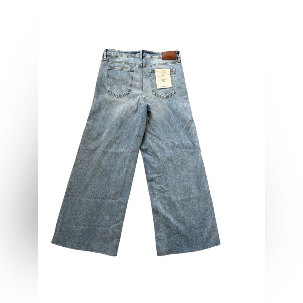 Mid Rise Slightly Distressed Nori Jean. NWT - Picture 8 of 9